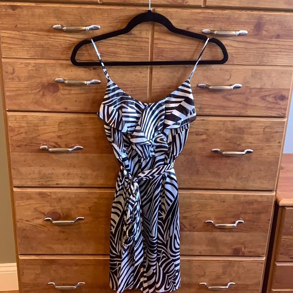 Women’s black and white size Lette dress - Picture 1 of 8